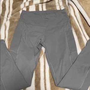 High waisted gray leggings *WITH POCKETS*